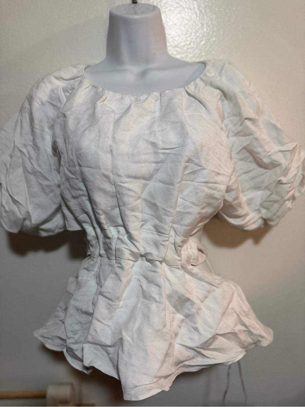 Astr the Label Vendetti Women's White Linen Blend Peplum Puff-Sleeve Top - Picture 8 of 15